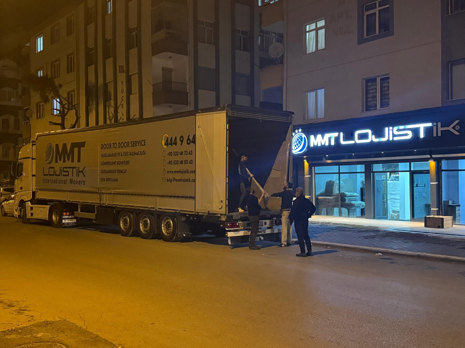 MMT Lojistik gece yükleme operasyonu